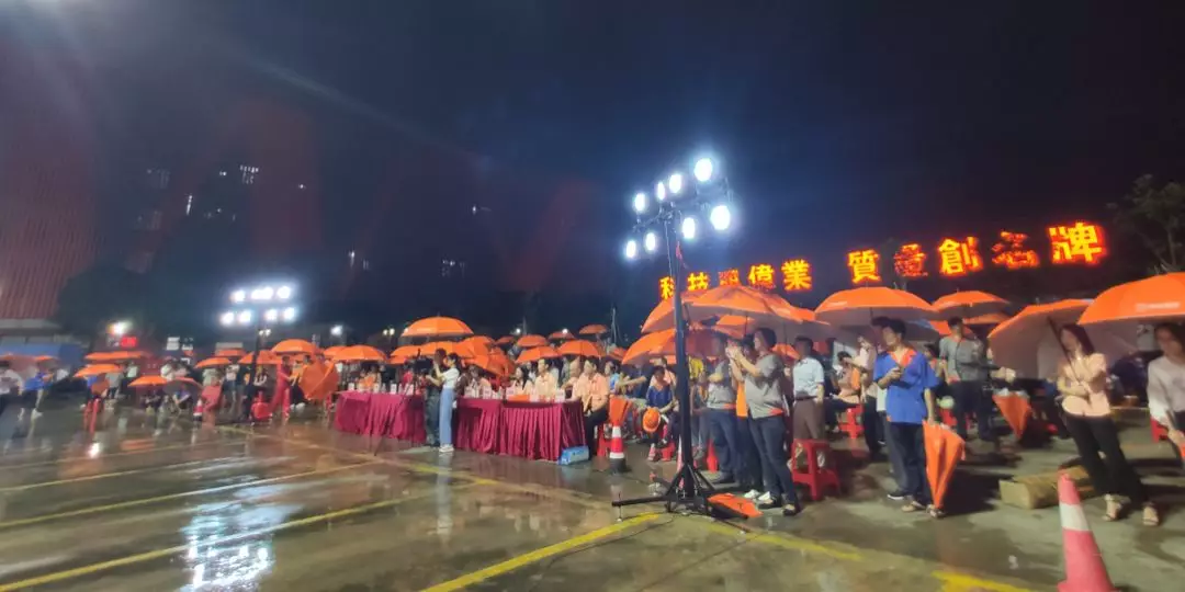 “風(fēng)雨無阻，黨企同行”廣東偉業(yè)集團(tuán)獻(xiàn)禮建黨98周年文藝晚會(huì)圓滿舉行